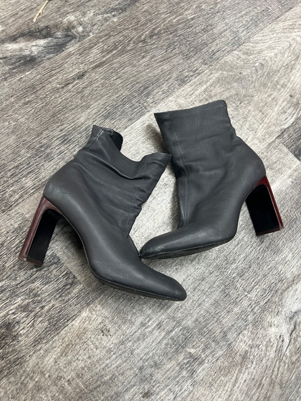 rag & bone Black Leather Ankle Booties with Burgundy Block Heel size 38 (7.5-8)